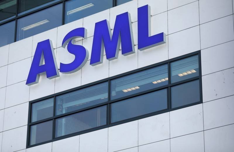 The Dutch foreign minister confirmed talks with US on blocking ASML from selling essential equipment to China