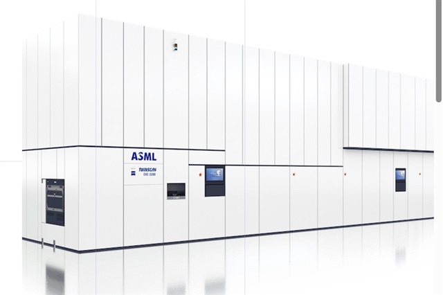 ASML ships first High-NA EUV tool; Intel takes lead as TSMC, Samsung hold back